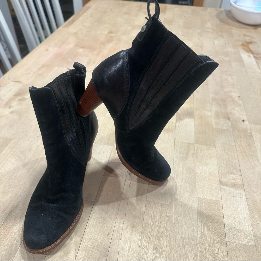 UGG Olivya 5597 Suede Leather Stacked Heel Slip On Ankle Boots Black Womans 7